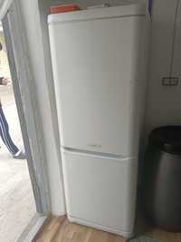 Продам двухкамерный холодильник