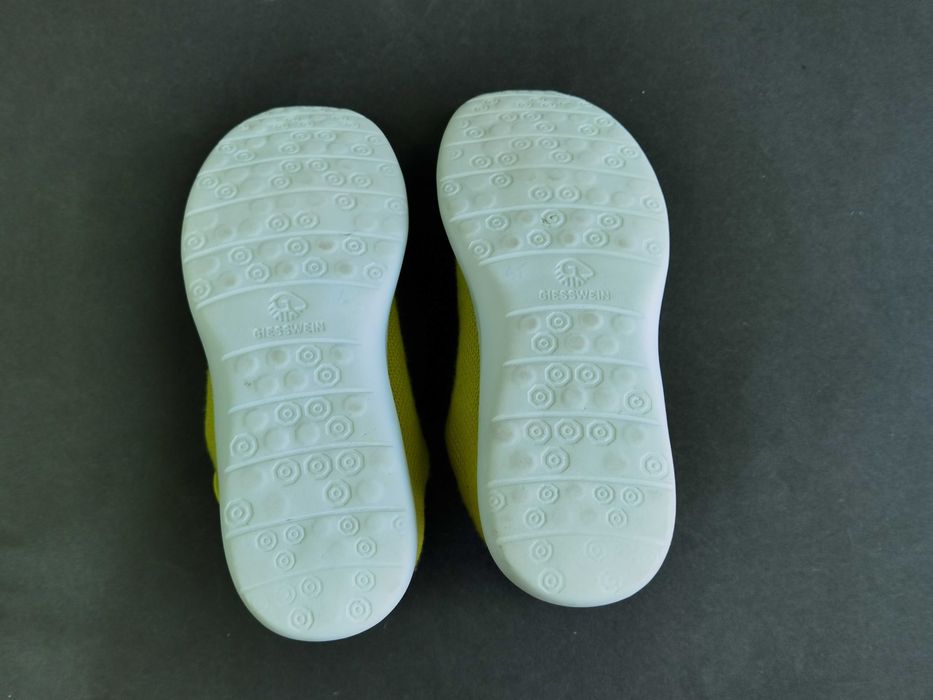 Adidasi alergare  41 42 GEISSWEIN- Elvetia Lana Merino 750 Ron Ca NOI