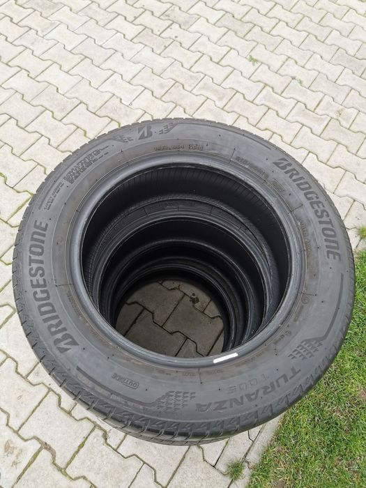 Vând cauciuri de vara Bridgestone 215/60/16
