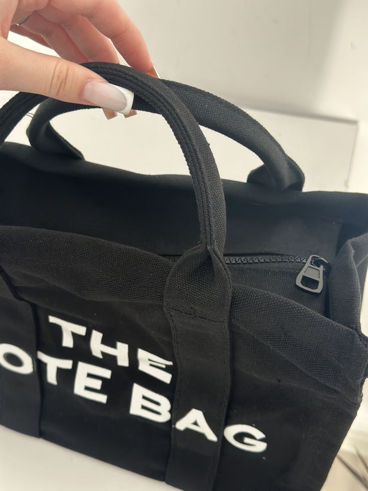 The tote bag geanta