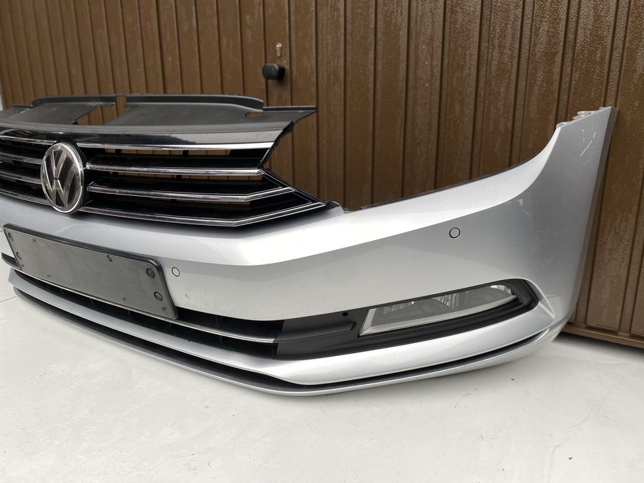 Bara fata vw Passat B8 2015-2020 cu 4 senzori• cod de culoare LA7W