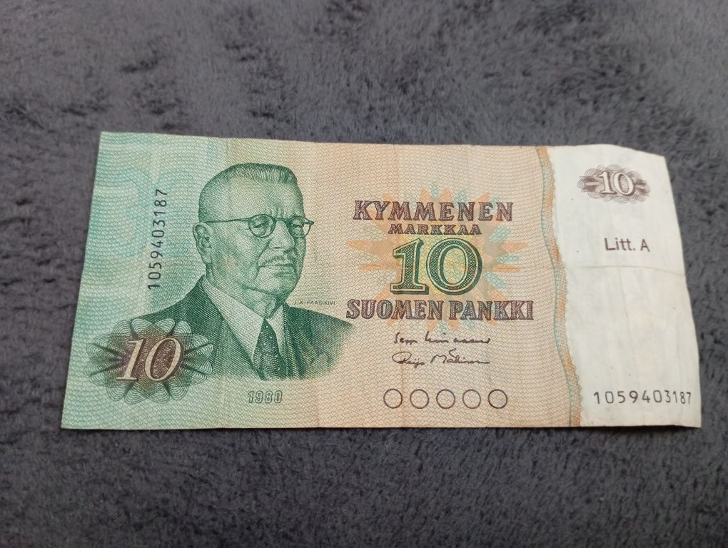 Bancnota de 100 lei din 1952, cu semne clare de invechire