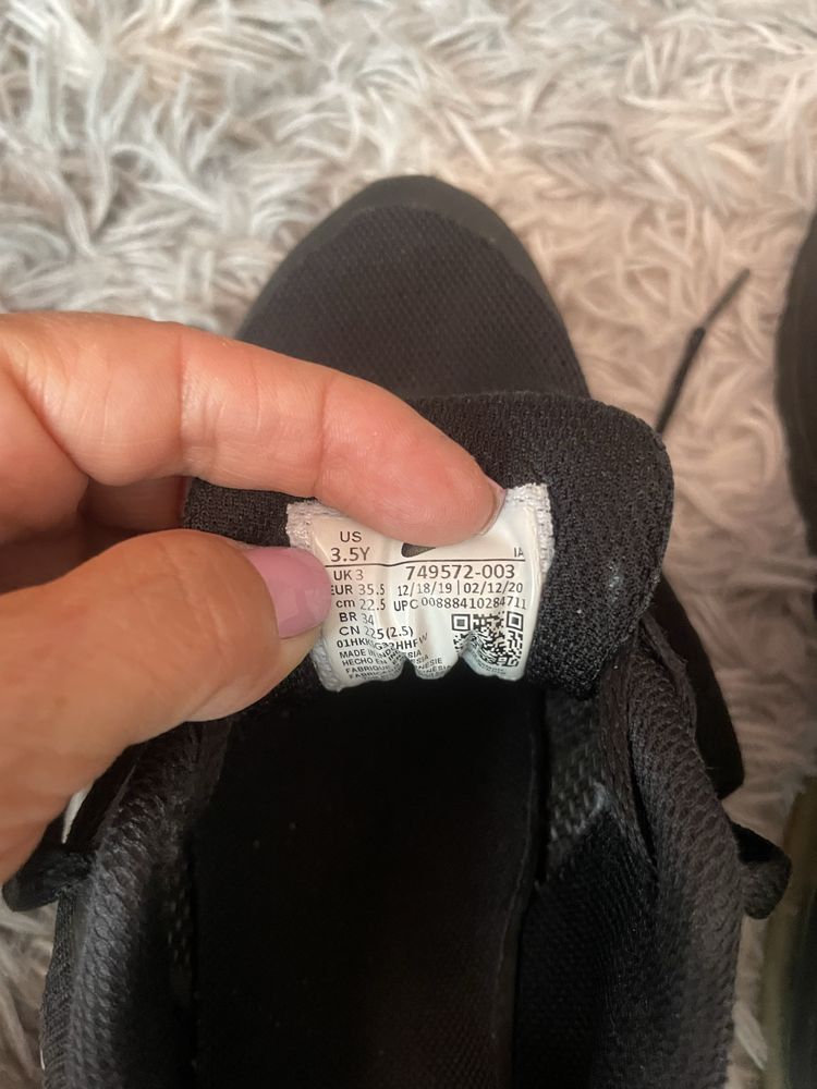 Маратонки NIKE и бутонки Адидас