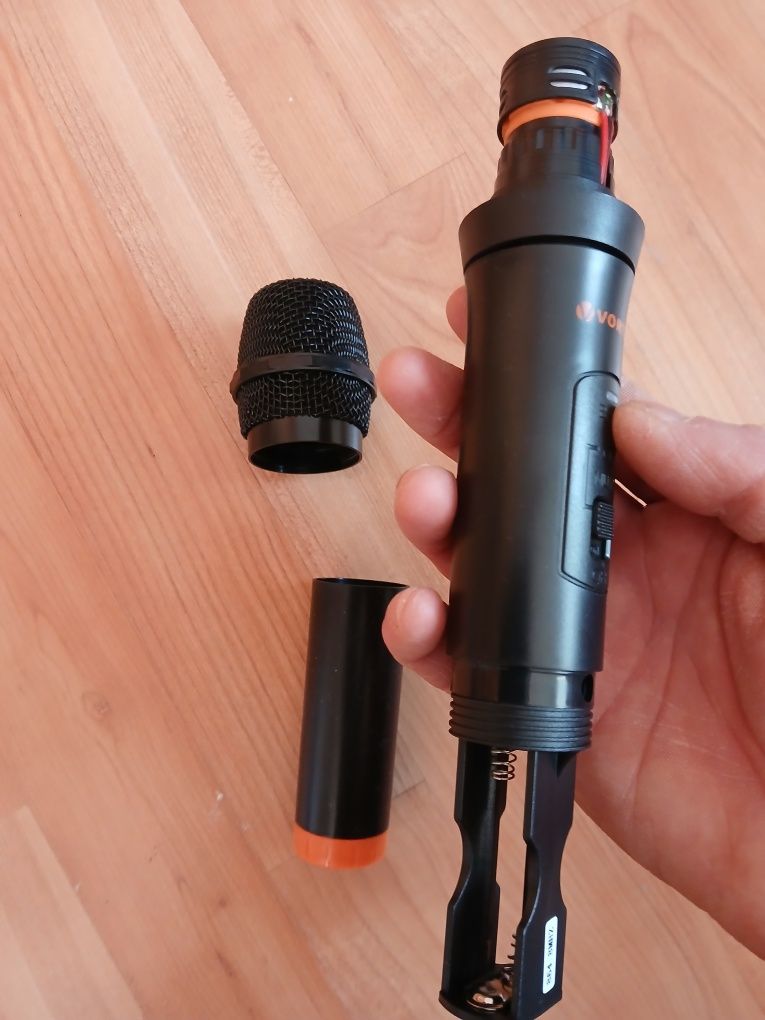 Microfon cu fir și fără fir