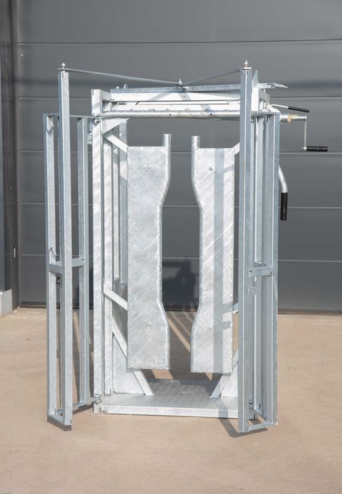 Jug zincat pentru bovine