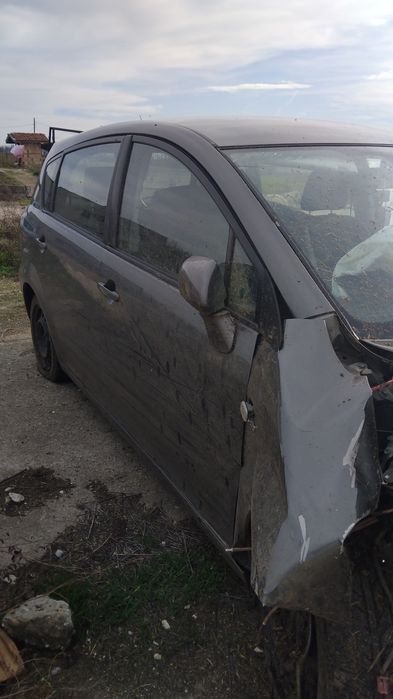 Тойота Корола Версо на цял или на части