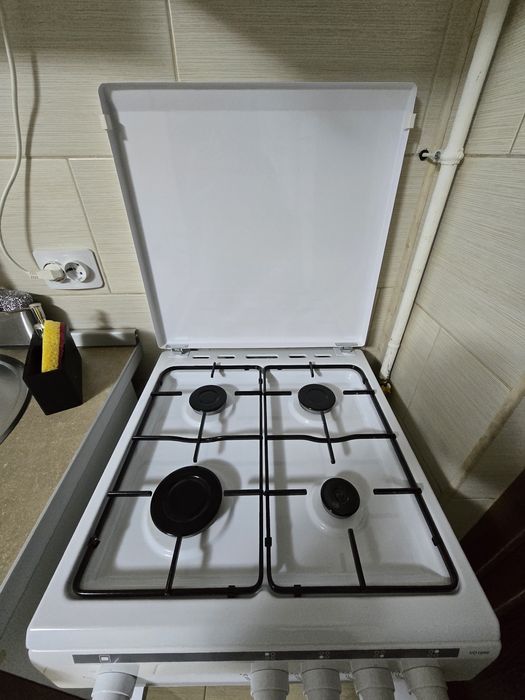 Vând aragaz și hotă