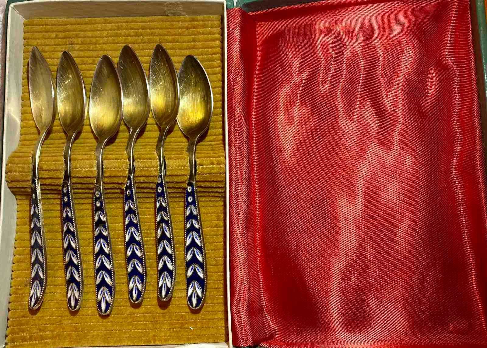 Лот руски антикварни лъжички от сребро с емайл