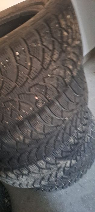 Vând anvelope iarna