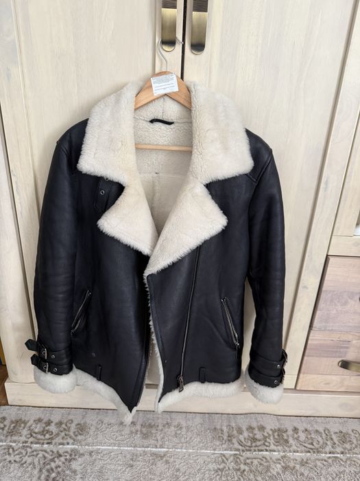 Продам почти новые аерхние ожежды в сязи перездом в теплые страны