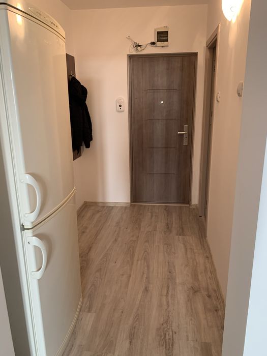 Vand garsoniera cu balcon
