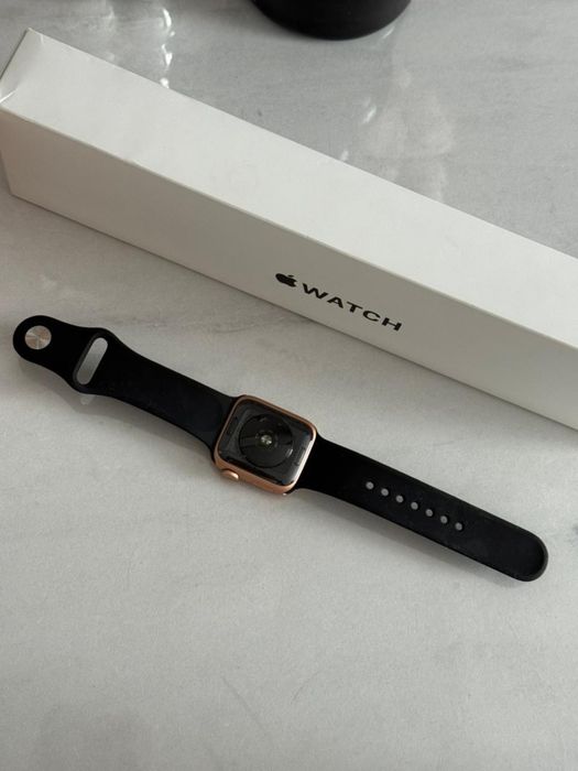 Продам смартчасы Apple watch SE