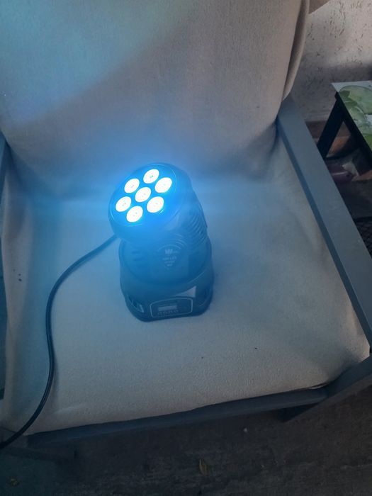 Mini led moving head rotativ cu telecomanda bun pentru party