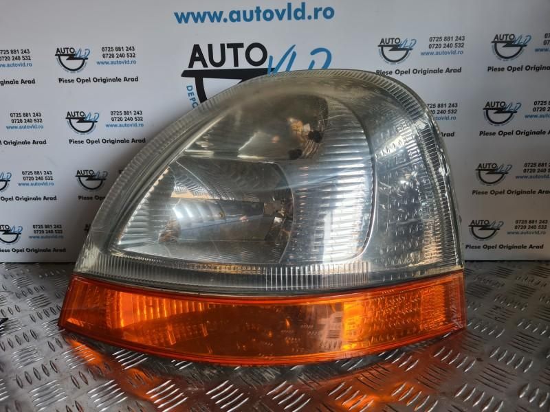 Far stanga ureche lipsa + semnal portocaliu Renault Master