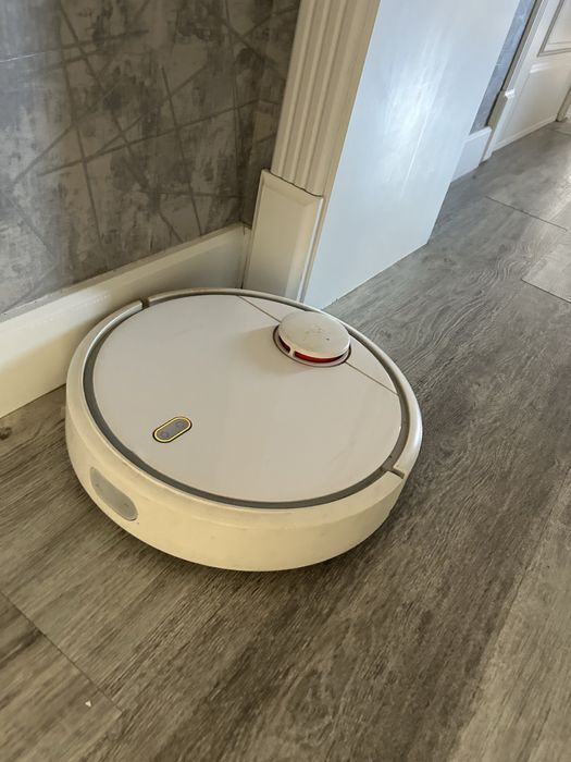 Робот пылесос. .