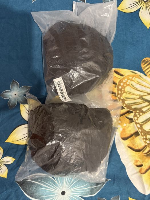 Vand Doua Peruci Din Par Natural Negra Si Saten