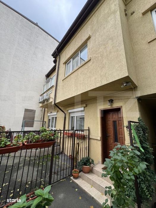 Casa de vanzare, 9 camere, 230 mp, zona - 13 Septembrie