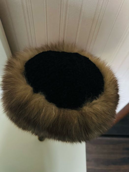 Caciula eleganta , de dama din astrahan si blana naturala