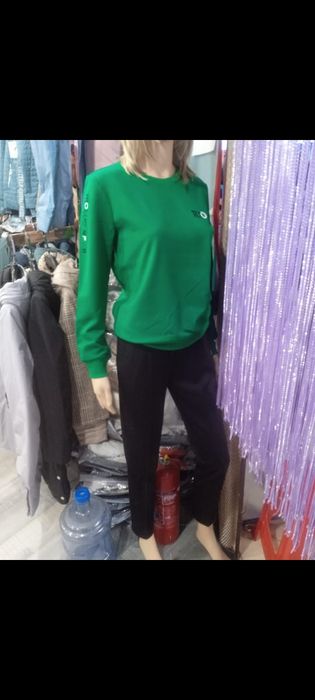 Продам спортивный костюм