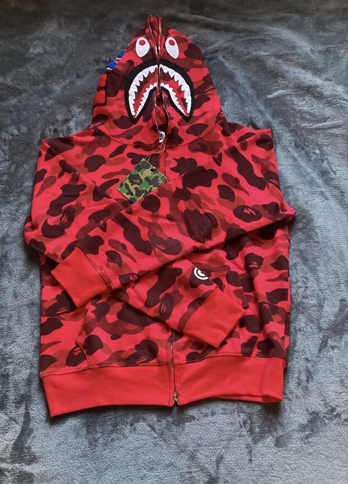 BAPE червен суичер