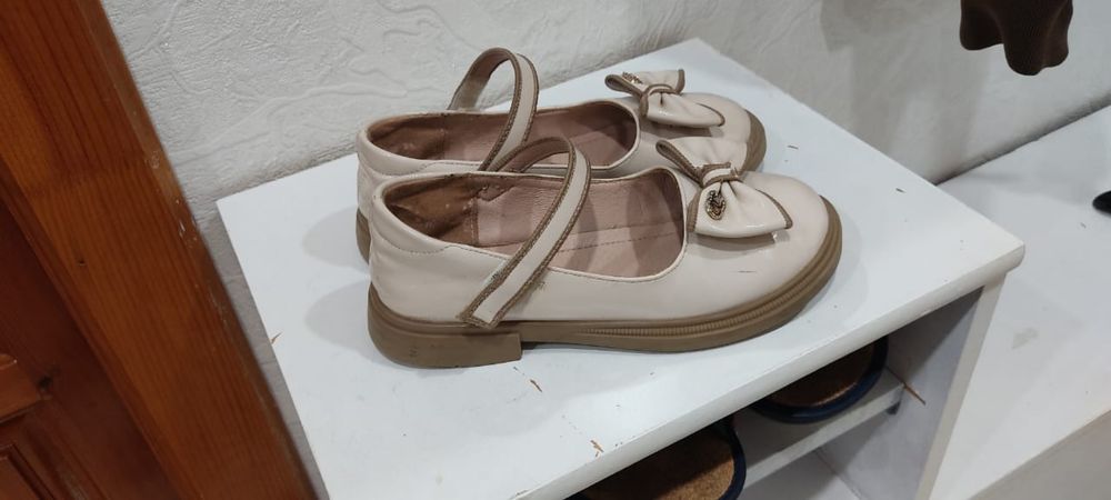 Продам туфли для девочек