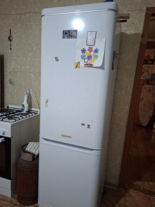 Продам холодильник