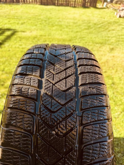 Продавам 4 броя зимни гуми Pirelli Soto Zero 3 размер 225/45/18