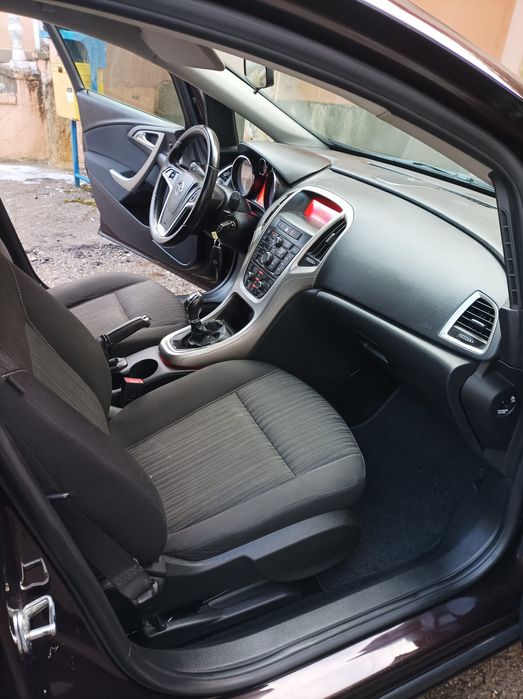 Opel Astra J 2012