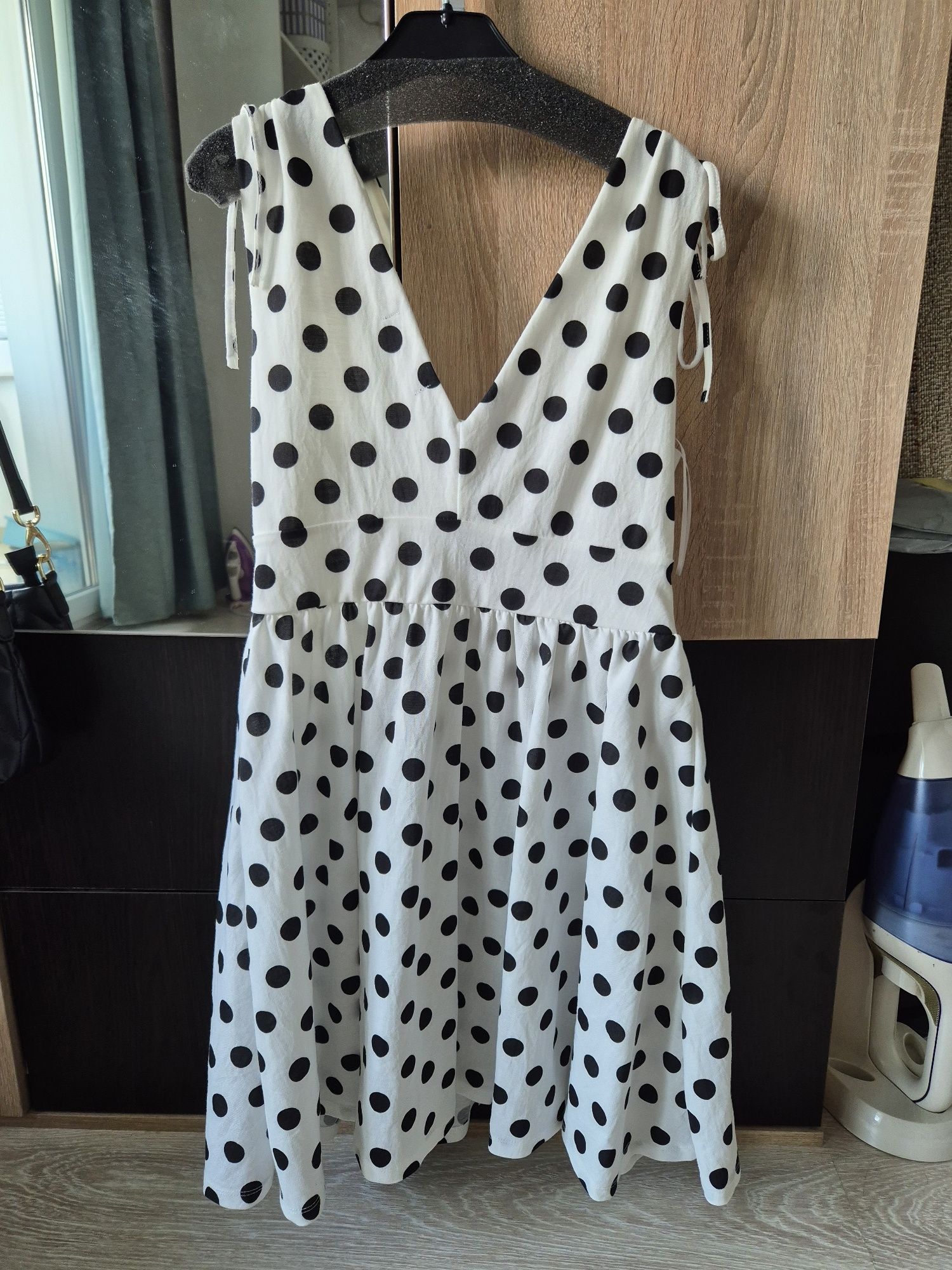 Rochie alba cu buline