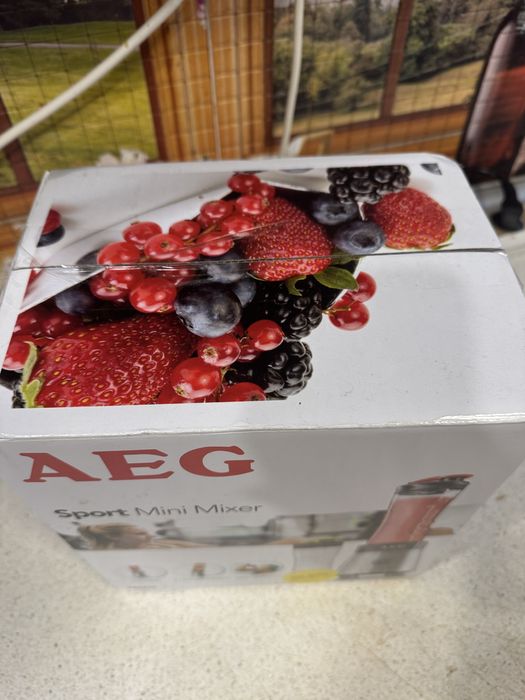 AEG блендер + бутилка с капачка нов