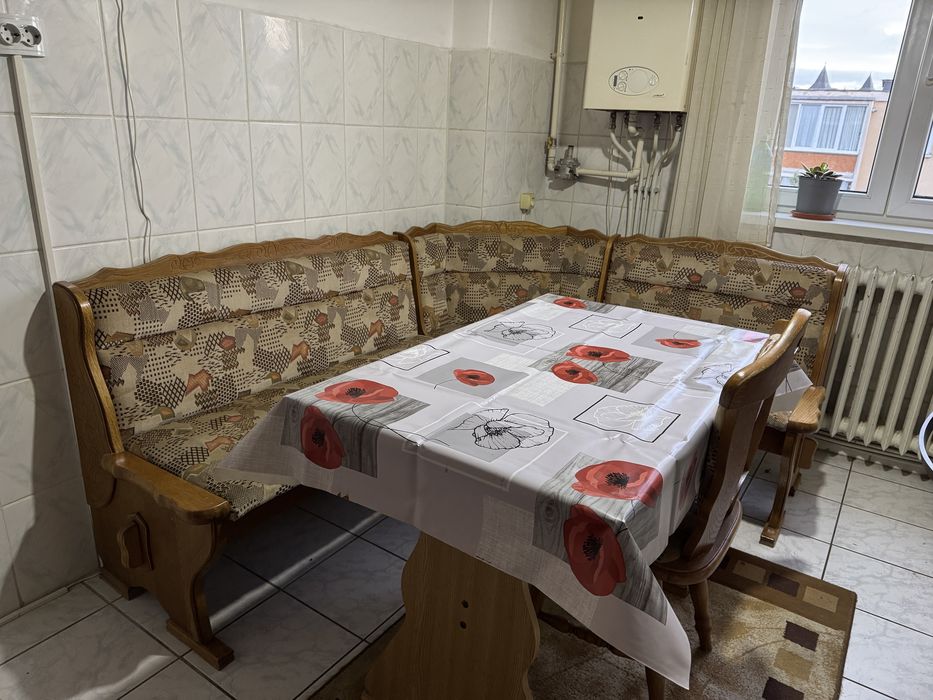 Vând coltar bucatarie cu 2 scaune