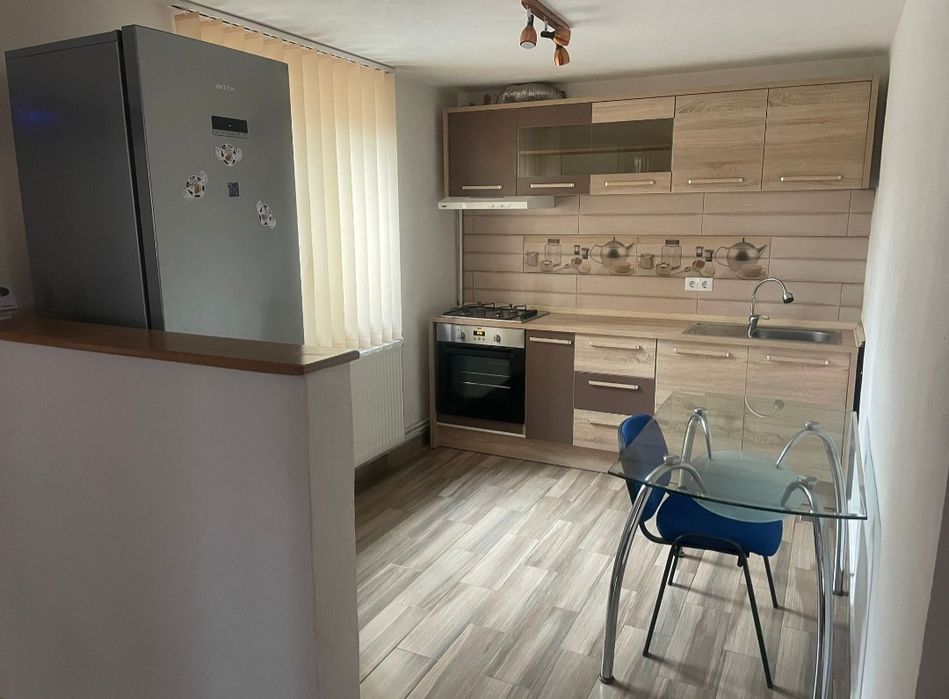 Închiriez apartament  zona mall Shopping City