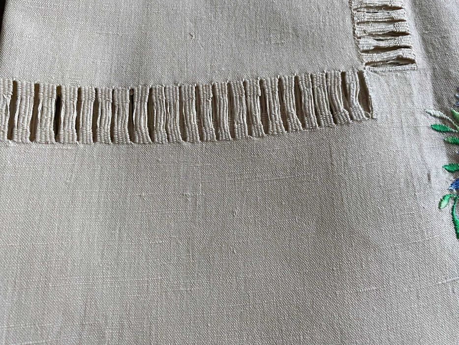 Față de masă mică din in cu broderie - vintage