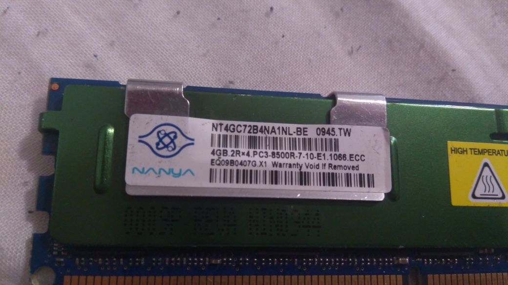 Memorie RAM DDR3 Server 4 GB x 3 Hynix Nanya HMT151R7BFRAC NT4GC72B4NA