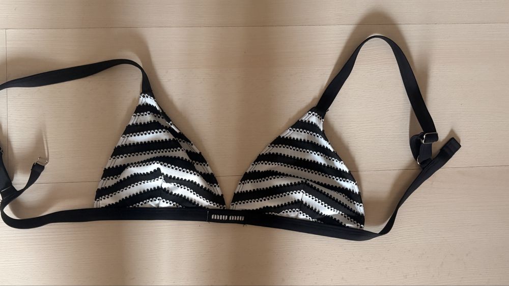 Costum de baie in dungi