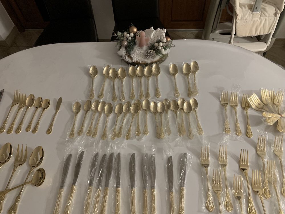 Set tacamuri aurite 12 persoane 84 piese