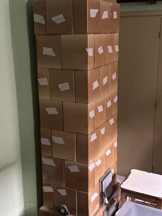 Soba teracota curatata cu cenusar si cele doua usi