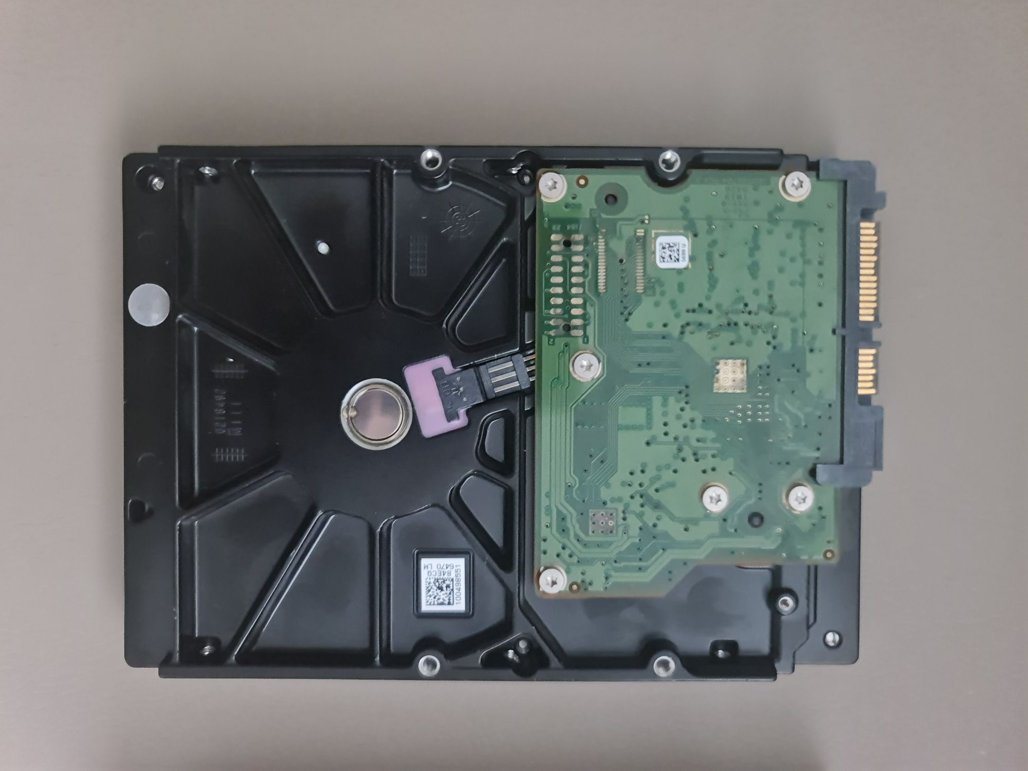 Hard disk-uri 1TB și 250 GB