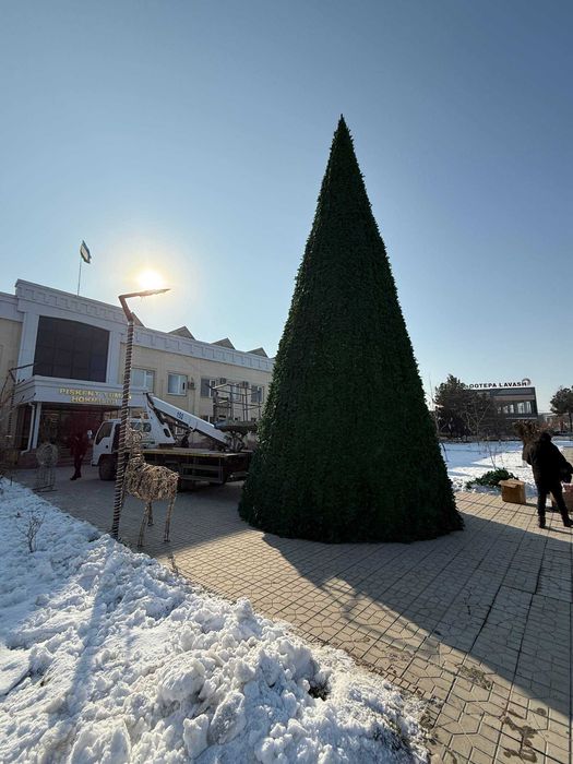 Установка новогодних ёлок || Yangi yil archasini o'rnatish