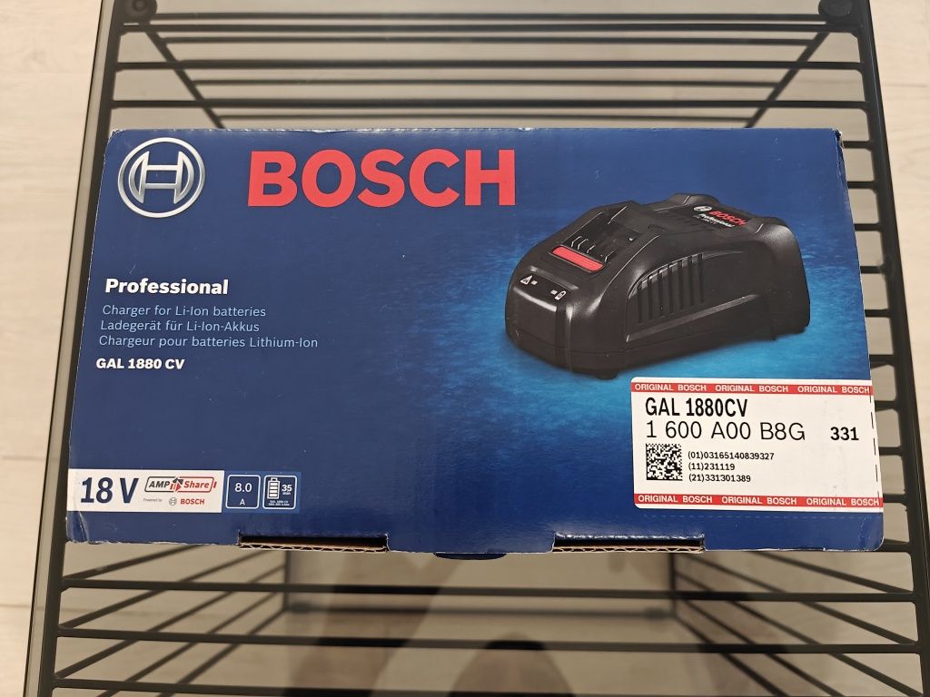 Incarcator rapid 8Ah BOSCH 18 V GAL1880CV modelul nou cu AMPShare