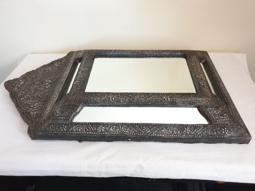 Oglinda și caseta pt bijuterii, din argint, sec XIX
