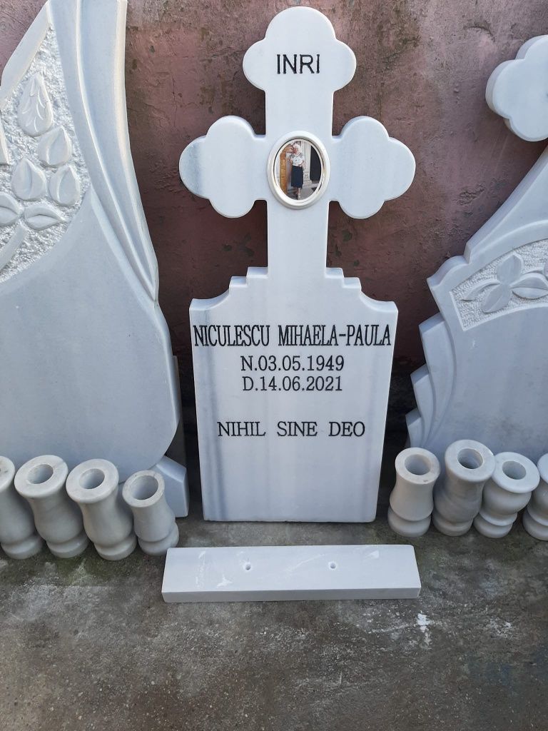 Cruci de marmură albă, cruci mozaic monumente funerare   reducere