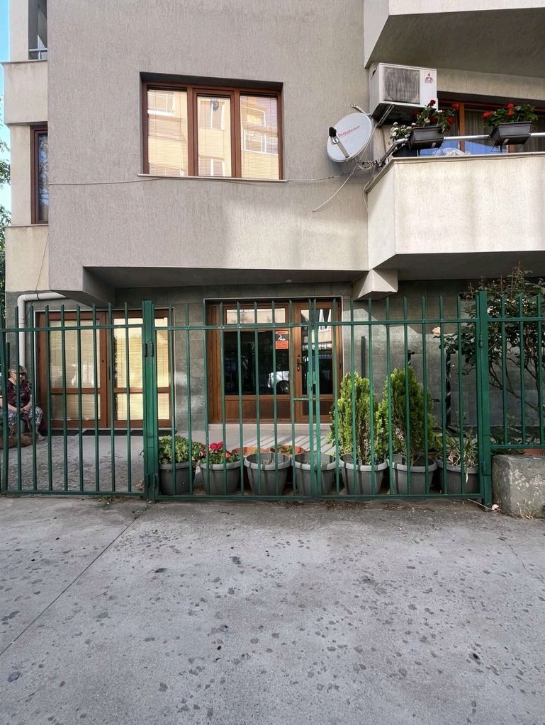 Дава се под наем Едностаен апартамент в София, Бъкстон - 20 кв.м за 300 € - Снимка #1