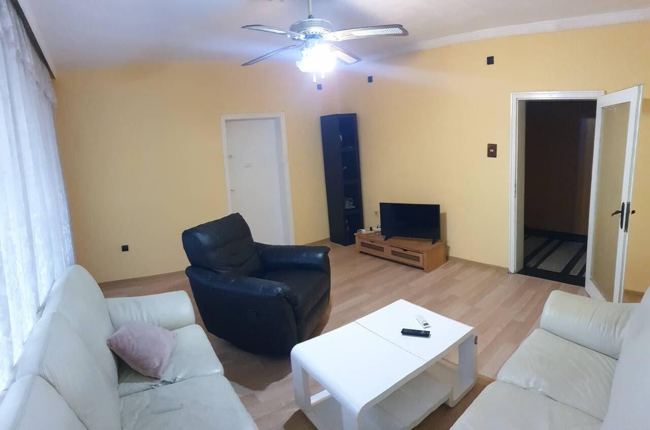 Дава се под наем Тристаен апартамент в Пловдив, Кършияка - 90 кв.м за 400 € - Снимка #1