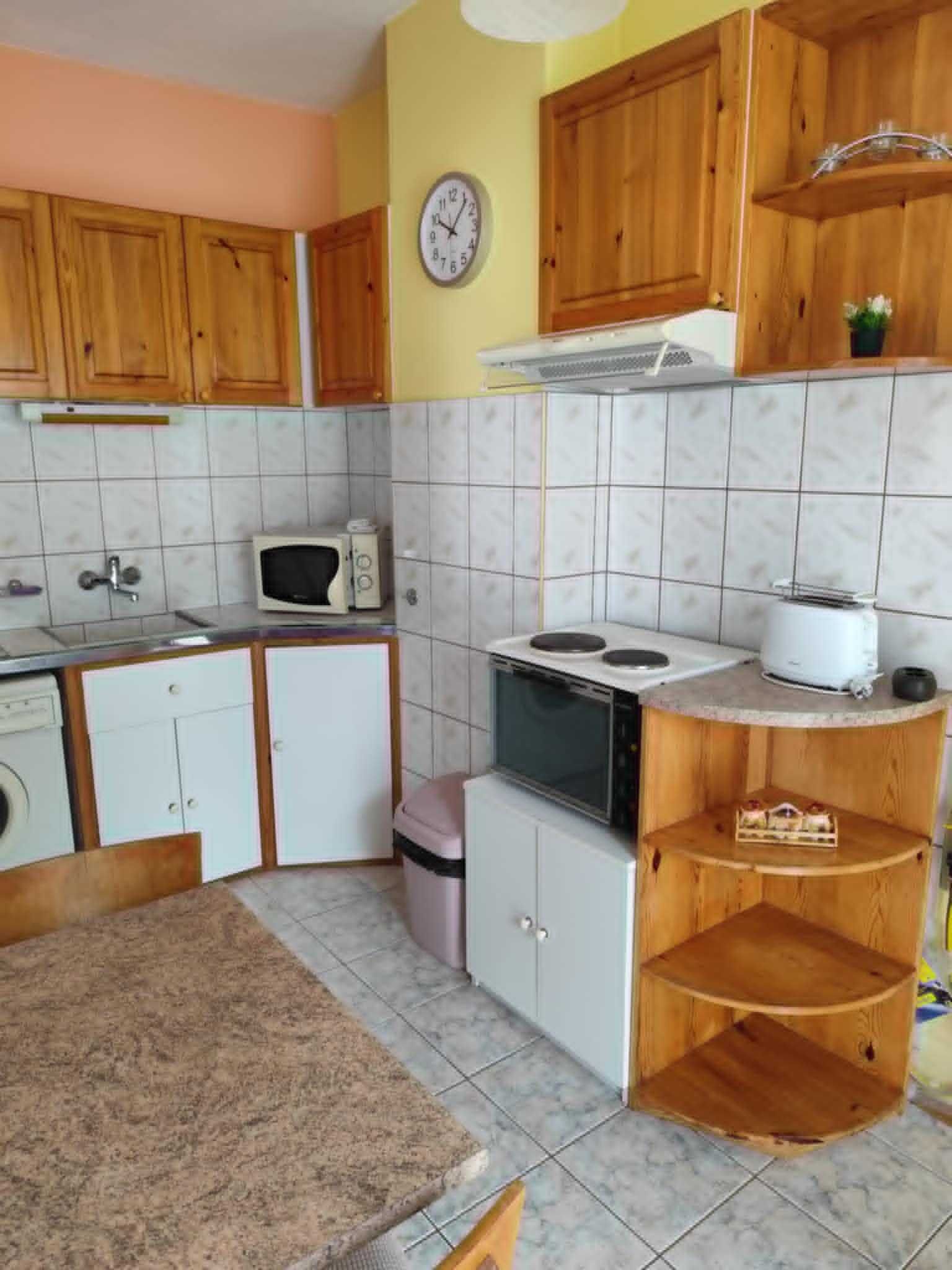 Давам под наем етаж от къща в гр.Аксаково.