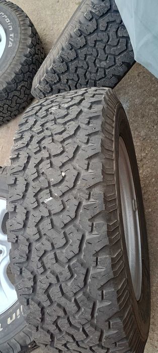 Продавам гуми с джанти 225/70/16 Джантите са японски стандарт 5x114,3