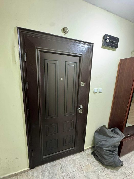 Продава се двустаен панелен апартамент – гр. Казанлък, ж.к. „Изток“