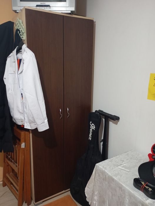 Vând pat de o persoană și două corpuri de mobilier