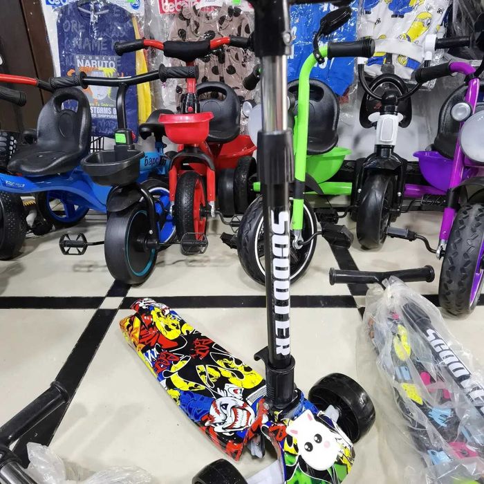 Детские самокаты. Ассортимент.  Bolalar skuterlari. Assortiment.