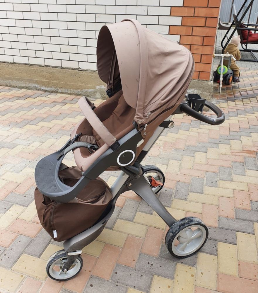 Коляска Stokke 2в1, есть люлька и прогулочный блок, также в комплекте